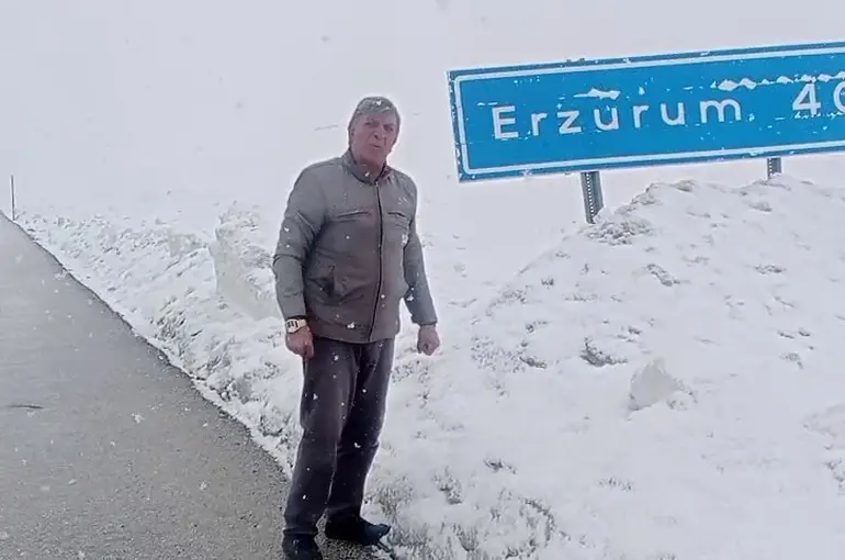 Bahar geldi ama kar ve tipi gitmedi: Palandöken’de tipi ulaşımı aksatıyor
