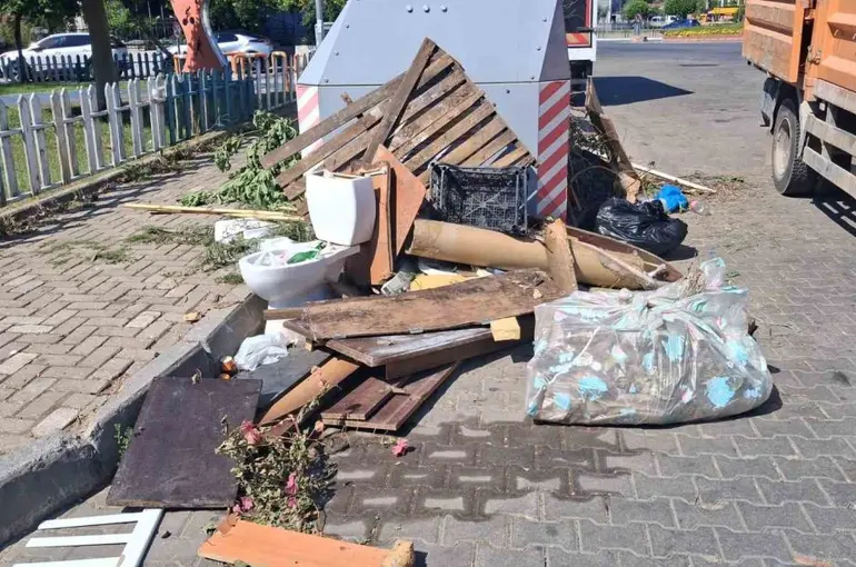 Bahçe atıkları ve molozlar Marmaris’i çöplüğe çeviriyor
