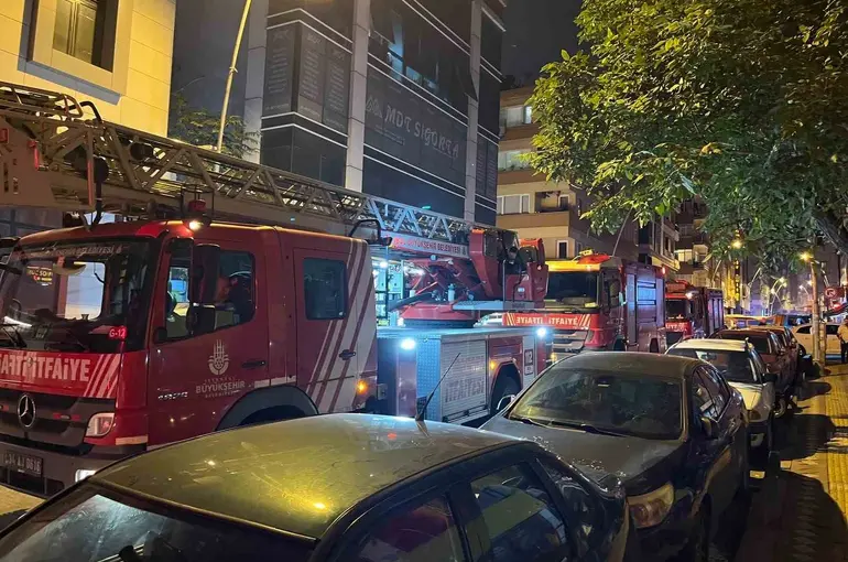 Bahçelievler’de 6 katlı apart otelde yangın
