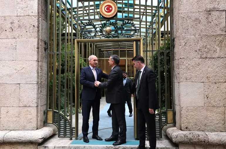 Bakan Çiftçi, TBMM Başkanı Kurtulmuş’u ziyaret etti
