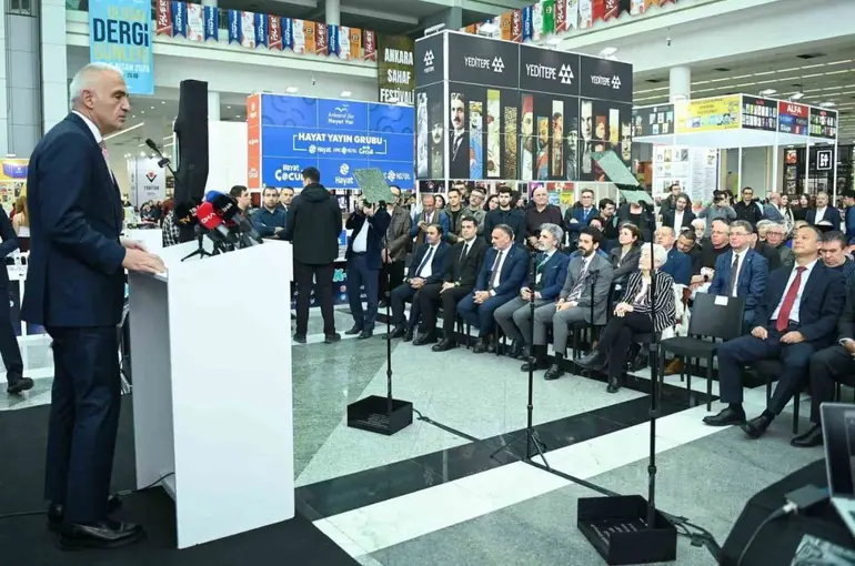 Bakan Ersoy: "Bin 300 halk kütüphanesiyle 800 bin metrekareye ulaşarak rekor kırdık"
