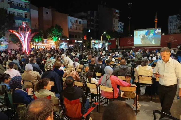 Bakan Ersoy duyurdu: "Gezen sinema Türkiye’nin 81 ilinin tamamına ulaştı"
