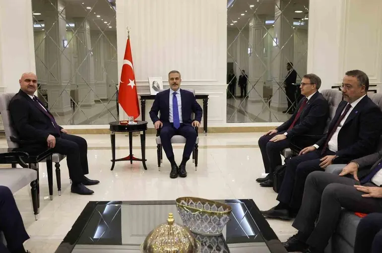 Bakan Fidan, Irak Türkmen Cephesi Başkanı Ağaoğlu ile görüştü
