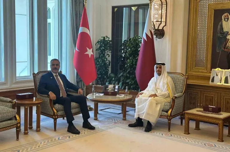 Bakan Fidan, Katar Başbakanı ve Dışişleri Bakanı Al-Thani ile görüştü
