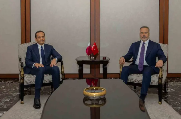 Bakan Fidan, Katarlı mevkidaşı Al Thani ile bir araya geldi
