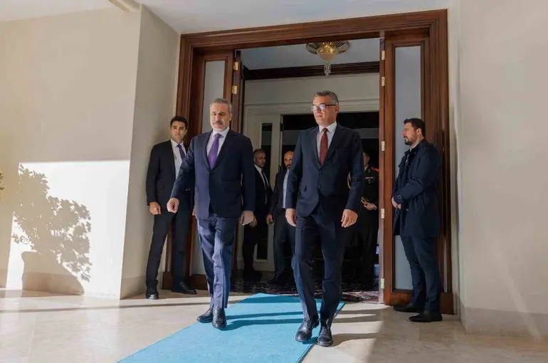 Bakan Fidan, KKTC Cumhurbaşkanı Erhüman ile bir araya geldi
