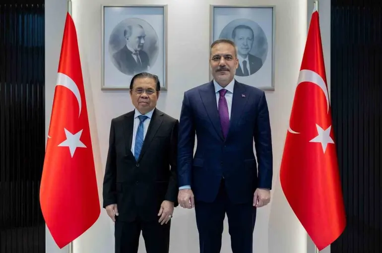 Bakan Fidan, Moro İslam Kurtuluş Cephesi lideri İbrahim’i kabul etti
