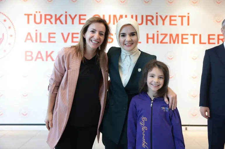 Bakan Göktaş personel ile bayramlaştı