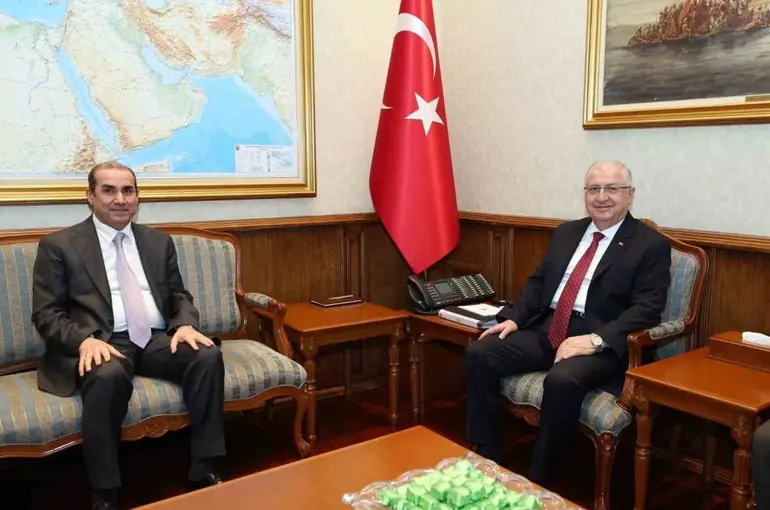Bakan Güler, Irak’ın Ankara Büyükelçisi Al-Lachmawi’yi kabul etti

