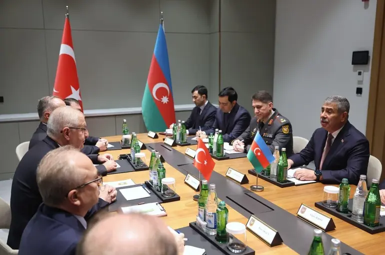 Bakan Güler mevkidaşı Hasanov ile görüştü
