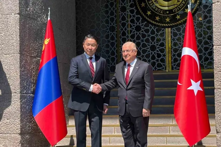 Bakan Güler, Moğolistan Savunma Bakanı Damba ile bir araya geldi
