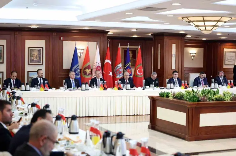 Bakan Güler: "PKK’yı tam bitirdiğimiz anda terör örgütü de ’Terörsüz Türkiye’ sürecine uyacağını açıkladı"
