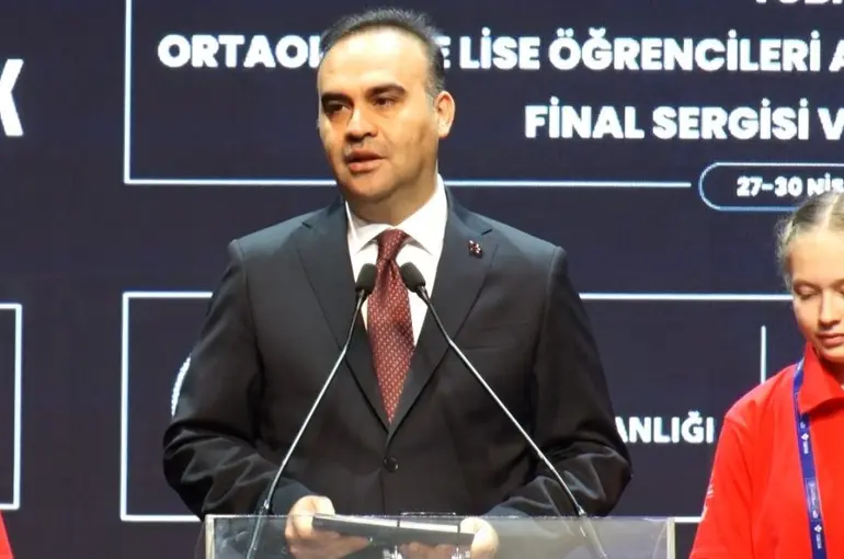 Bakan Kacır: "Türk gençliği, tam bağımsız ve müreffeh Türkiye’yi kararlılıkla inşa edecektir"
