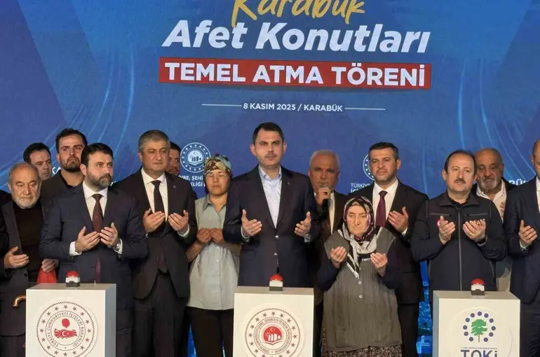 Bakan Kurum: "Cumhurbaşkanımızın liderliğinde dünyada eşi benzeri görülmemiş bir inşa seferberliği yürütüyoruz"
