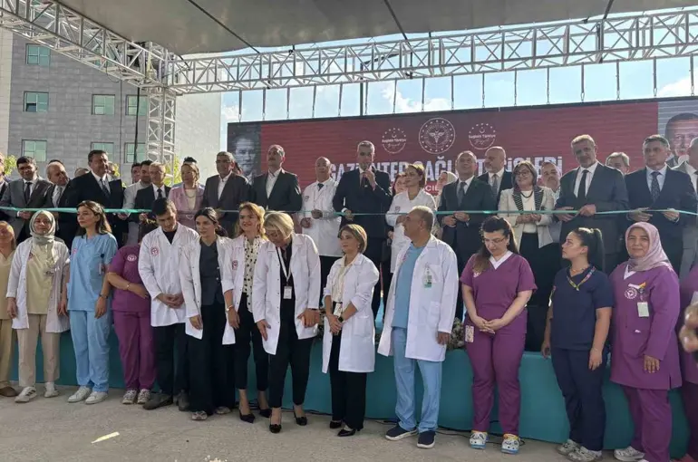 Bakan Memişoğlu: "Hastanelerimizin yüzde 80’ini yeniledik, yatak kapasitesini 271 binin üzerine çıkardık"
