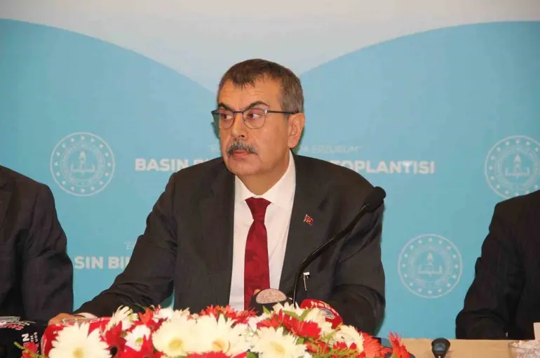 Bakan Tekin: "Hedefimiz 19 Ağustos’ta kazmanın vurulmasını sağlayacak takvimi hayata geçirmek"
