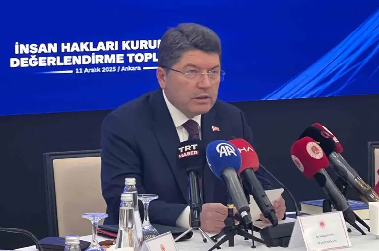 Bakan Tunç: "Hedefimiz, anayasa borcumuzu milletimize ödemektir"
