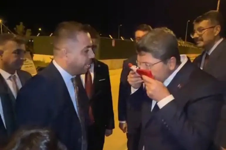 Bakan Tunç’a Yüksekova’da anlamlı sürpriz

