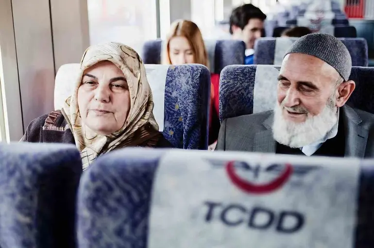Bakan Uraloğlu: "Aile Yılı kapsamında 933 bin 929 kişi ulaştırma hizmetlerinden indirimli faydalandı"
