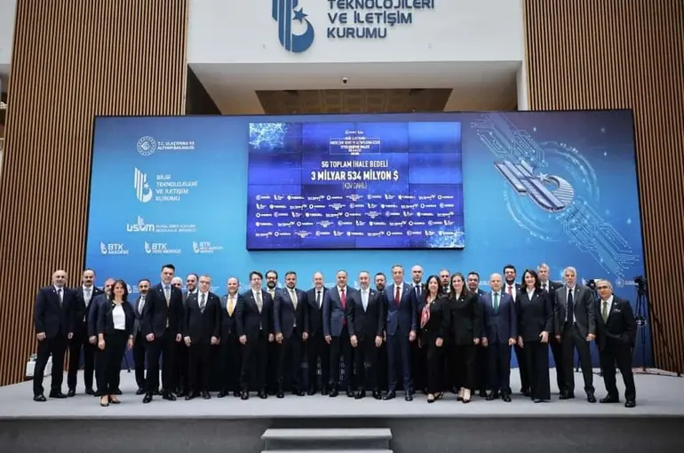 Bakan Uraloğlu: "Türkiye'yi iletişimde ileriye taşıyacak 5G ihalemizi gerçekleştirdik"