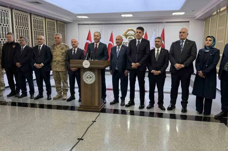Bakan Yerlikaya: "Asrın felaketini asrın inşasına dönüştürdük"
