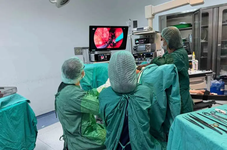 Balıkesir’de 25 santimetrelik kist izsiz yöntemle alındı
