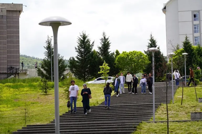 BARÜ bağımlılıkla mücadele çalışmalarıyla sağlıklı yaşam bilincini her alanda güçlendiriyor
