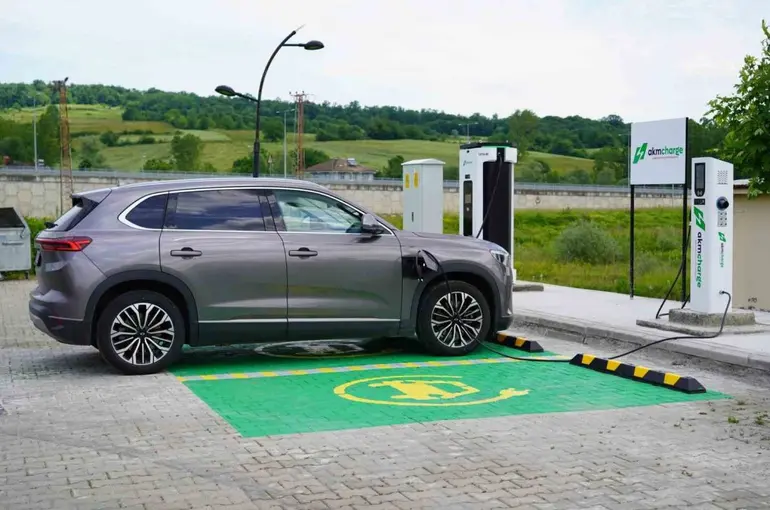 BARÜ elektrikli araç şarj istasyonu kullanıma açıldı
