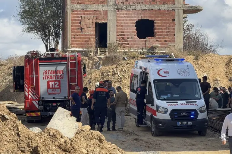 Başakşehir'de inşaatta göçük: 1 işçi toprak altında
