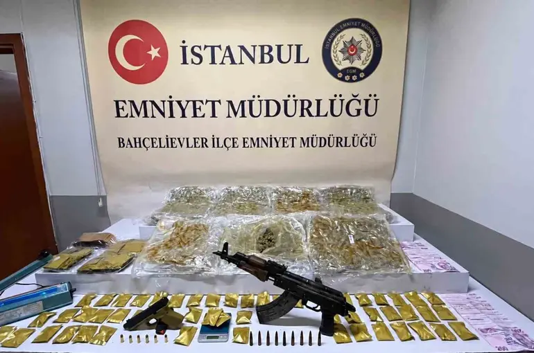Başakşehir’de uyuşturucu operasyonunda AK-47 ele geçirildi
