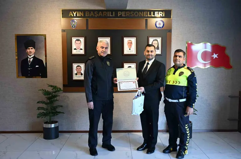 Başarılı polisler ödüllendirildi
