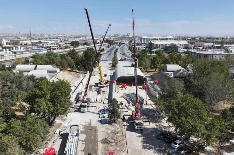 Başkan Altay: "Türkiye’de ilk kez denenen teknikle köprülü kavşak trafiği rahatlatacak"
