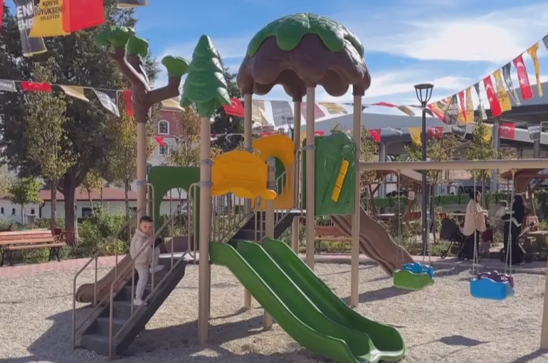 Başkan Altay Yunak’a Kazandırılan Parkın Açılışını Yaptı, Gençlerle Buluştu