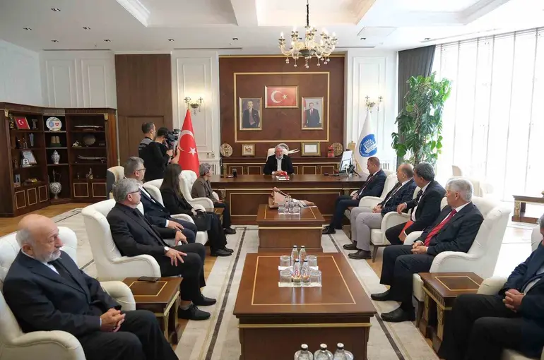 Başkan Aşgın muhtarların gününü kutladı
