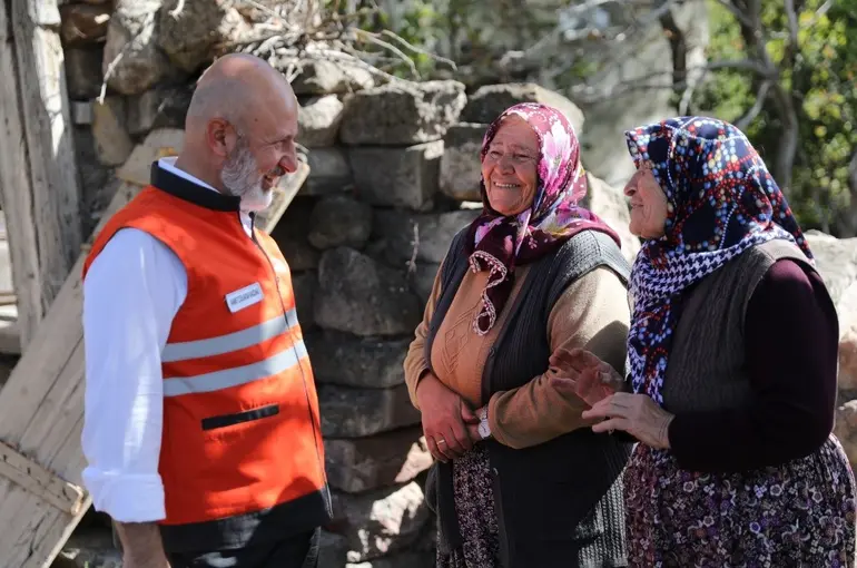 Başkan Çolakbayrakdar: "Kocasinan’ın her köşesinde hizmet, her adımında vefa var"
