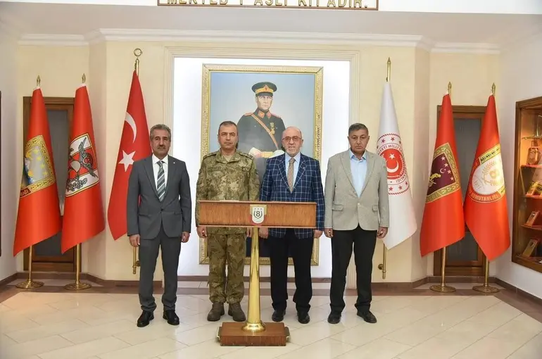 Başkan Dumandağ, Kolordu Komutanı Durmaz ile bir araya geldi

