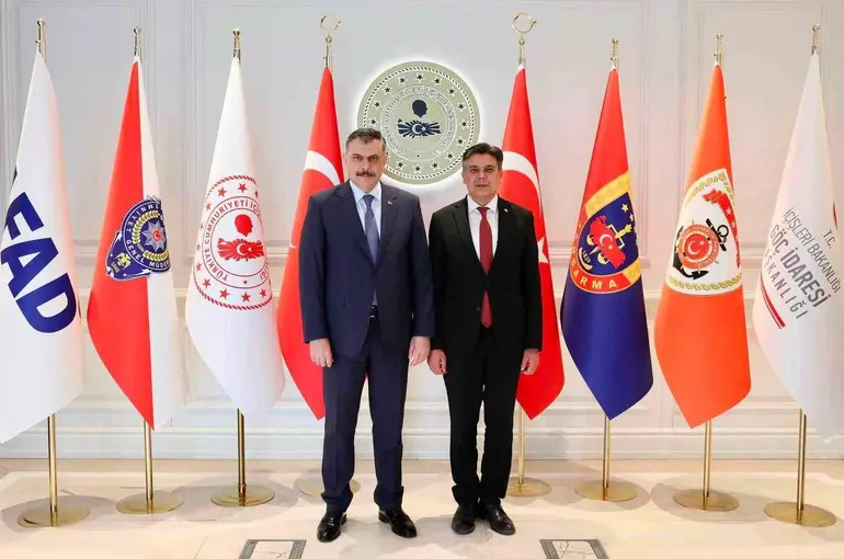 Başkan Durgut, İçişleri Bakanı Çiftçi ile bir araya geldi.
