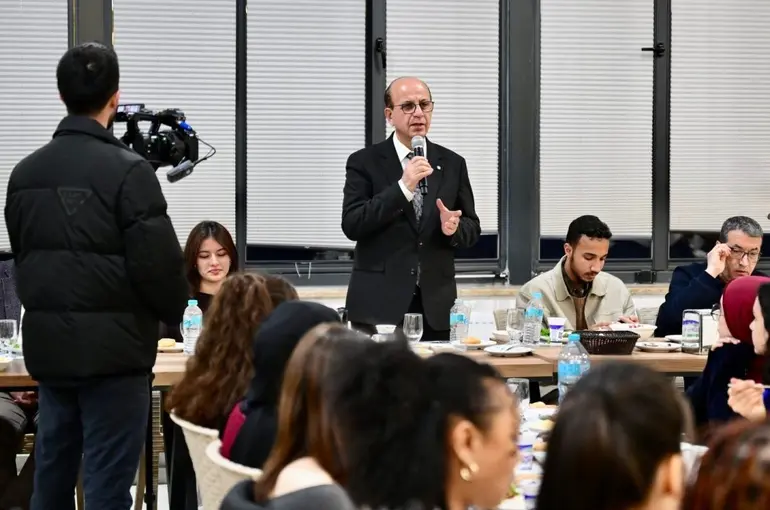 Başkan Geçit, 36 farklı ülkeden gelen uluslararası öğrencileri iftarda ağırladı
