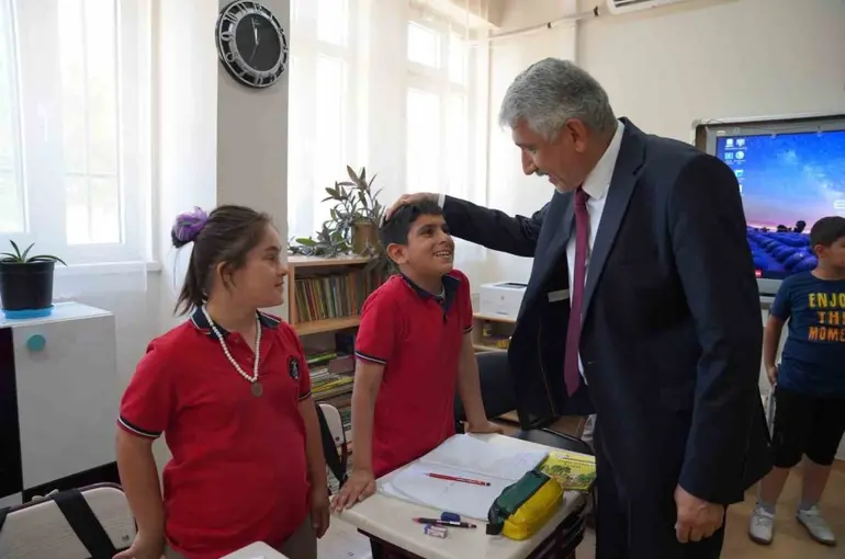 Başkan Hallaç’tan özel öğrencilere anlamlı ziyaret

