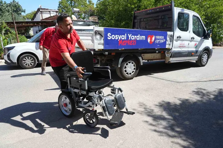 Başkan Kocagöz engelli vatandaşın akülü sandalye talebini saatler içinde yerine getirdi
