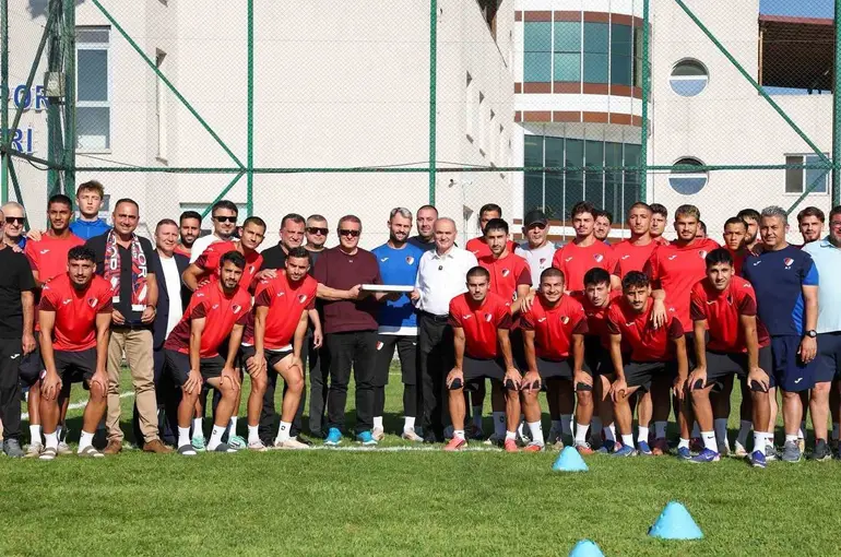 Başkan Özlü’den Düzcespor’lu futbolculara moral verdi
