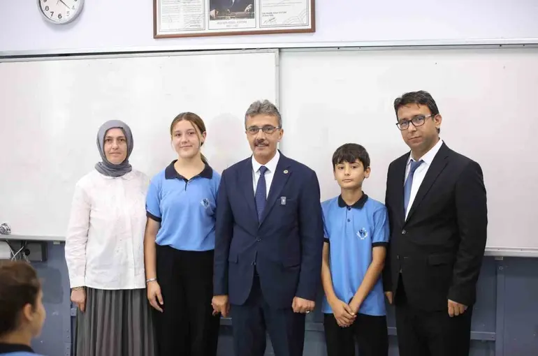 Başkan Şenol Dinç minik öğrencinin sözünü yerde bırakmadı

