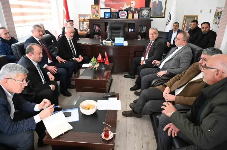Başkan Şükrü Başdeğirmen Aksu’da muhtarların taleplerini dinledi
