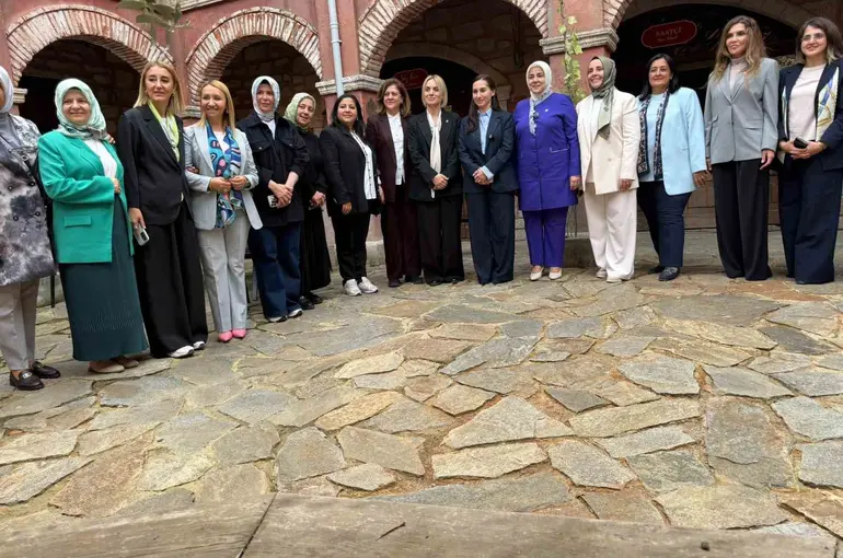 Başkan Tekin, ’Kadınla Yükselen Şehirler: Suyun İzinde’ programına katıldı
