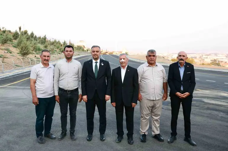 Başkan Toptaş, 4 farklı mahalleyi kapsayan 150 milyon lira maliyetli dev ulaşım yatırımı anlattı
