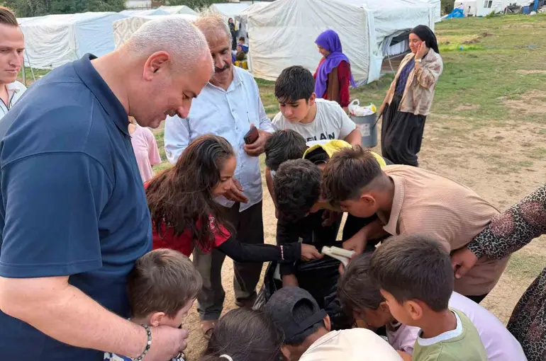 Başkan Yılmaz Yıldız, mevsimlik tarım işçilerinin çocuklarıyla buluştu
