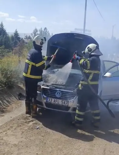 Batman’da seyir halindeki otomobil alev aldı

