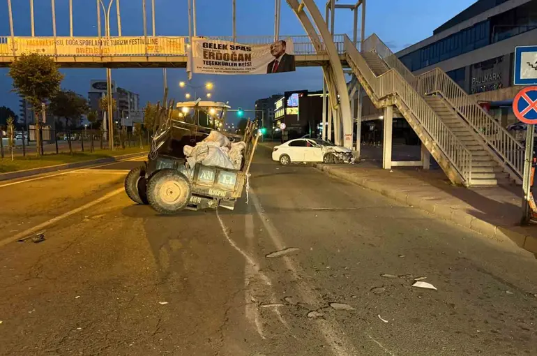 Batman’da traktör ile otomobil çarpıştı: 2 yaralı
