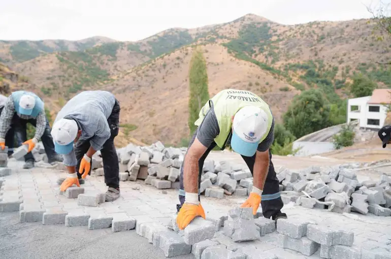 Battalgazi Belediyesinden Kamıştaş’a yol düzenlemesi
