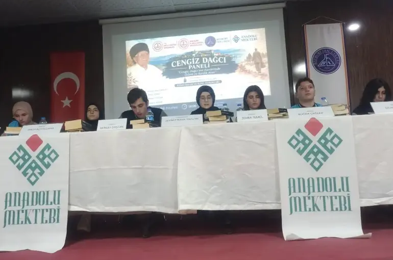 Bayburt Fen Lisesinde Cengiz Dağcı paneli düzenlendi
